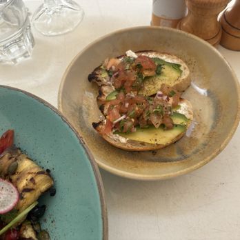 Grand Cafe Godot - Avocado toast - Modern European Near Me - Gent, VOV Grand Cafe Godot - Avocado toast - Modern European Near Me - Gent, VOV