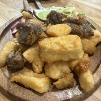 Los Cheros Pupuseria 2 - Yucca con chicharron - Salvadoran Near Me - Riverside, California