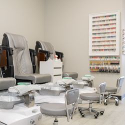 Polished Nails & Spa