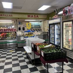 Amapola Super Deli & Market - Traditional Mexican food market