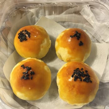 Top Bread - Red bean filled mini cookies. Small. This four piece box was $3.00 - Bakeries Near Me - Boston, Massachusetts