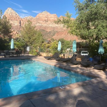 Flanigan's Resort - Day at the pool - Resorts Near Me - Springdale, Utah