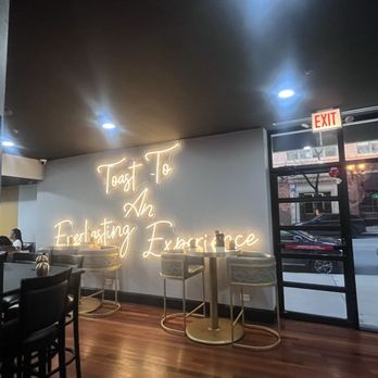 Toast It IZ - Inside - American Near Me - Chicago, Illinois
