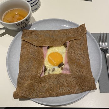 Les Galandines - Une galette complète avec champignons et du cidre. - Creperies Near Me - Paris, 75