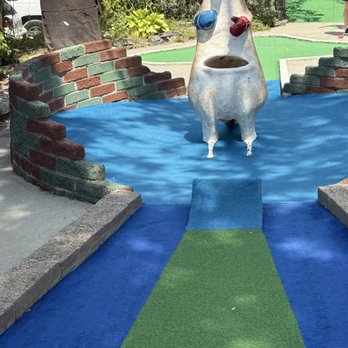 Around the World Golf - Australia kangaroo - Mini Golf Near Me - Lake George, New York