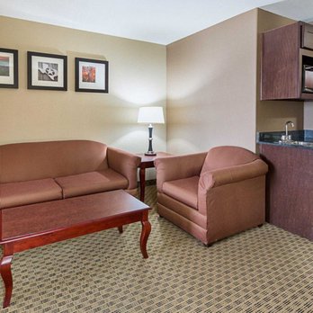Comfort Suites - Hotels Near Me - Ennis, Texas