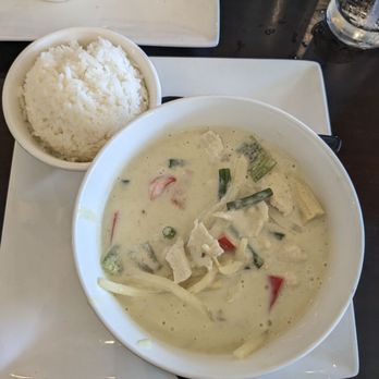 KEO Restaurant - Green curry with chicken. - Asian Fusion Near Me - Tulsa, Oklahoma
