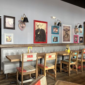 Bareburger - Stamford - Decor - Burgers Near Me - Stamford, Connecticut Bareburger - Stamford - Decor - Burgers Near Me - Stamford, Connecticut