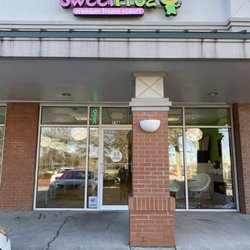 sweetFrog Premium Frozen Yogurt