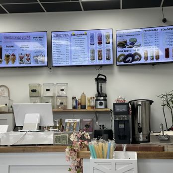 Tiger Paw Cafe - Inside front - Desserts Near Me - Biloxi, Mississippi