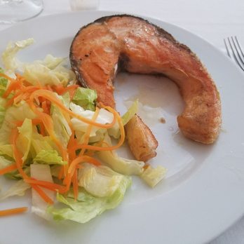 Chocolatería 1902 - Salmon and salad entree - Breakfast & Brunch Near Me - Madrid, M