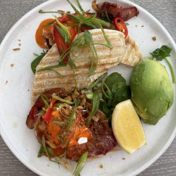 Daisy Green - Poached eggs, bacon and avocado in a nice sauce - Cafes Near Me - London, XGL
