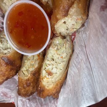 Stogies - a bowl of sauce and a basket of breadsticks - Lounges Near Me - Memphis, Tennessee