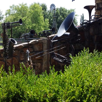 Red Oak 2 - Musical garden - Landmarks & Historical Buildings Near Me - Carthage, Missouri