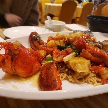 Chi Star House - Ginger and Green Onion Lobster with E-Fu Noodles - Chinese Near Me - Richmond Hill, Ontario Chi Star House - Ginger and Green Onion Lobster with E-Fu Noodles - Chinese Near Me - Richmond Hill, Ontario