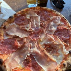 Pizzeria Trattoria Da Nicola - 4 meat pizza