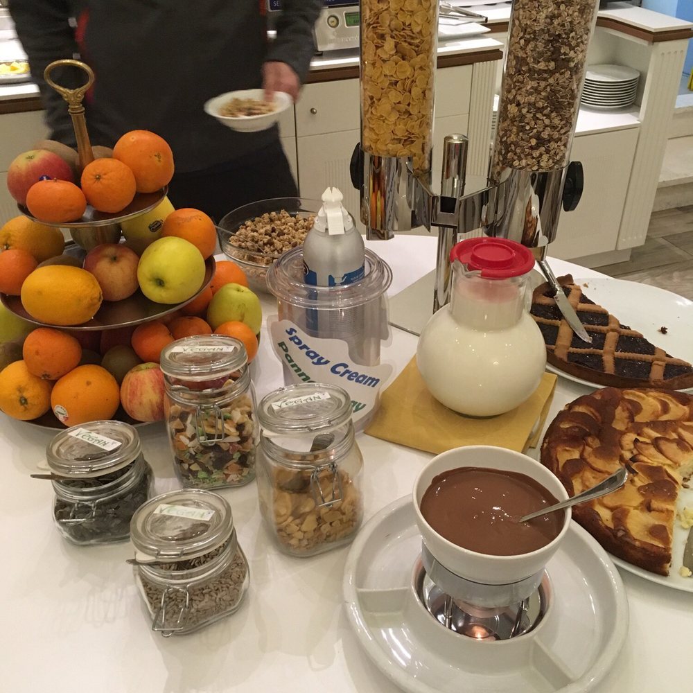 Hotel Italia - Breakfast buffet - a table full of sweet stuff! - Bed & Breakfast Near Me - Siena, SI Hotel Italia - Breakfast buffet - a table full of sweet stuff! - Bed & Breakfast Near Me - Siena, SI