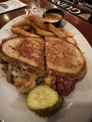 Continental Tavern by null