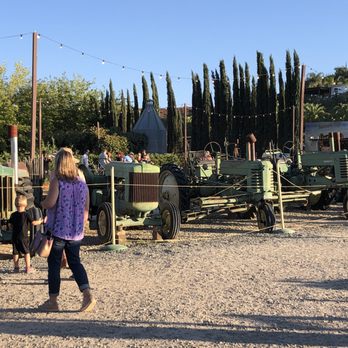 Peltzer Pumpkin Farm - Pumpkin Patches Near Me - Temecula, California