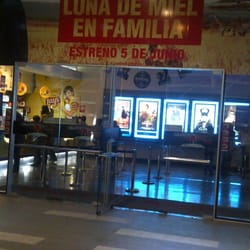 Cine Hoyts - Vista por fuera del cine