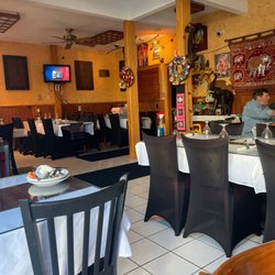 Luk Thai - Dining room.