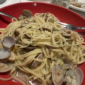 Patrizia's - Williamsburg - Linguine?? Or Spaghetti? Smallest clams ever - Pizza Near Me - Brooklyn, New York