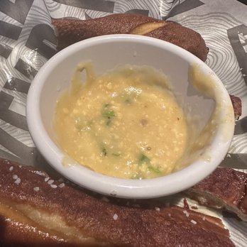 Smokey Bones Orlando - Just ok. Dont get anything with their beer cheese sauce. It was a sad power + water mix that wasn't even heated or mixed well. - Barbeque Near Me - Orlando, Florida