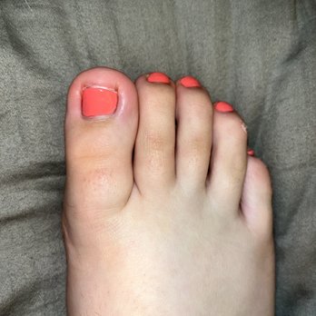 Lux Nails - Paint on big toe doesn't reach the tip! This is 3 hours post pedi - Nail Salons Near Me - Vancouver, Washington