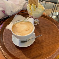Mariola Cafe - Inside cafe