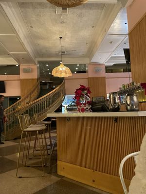 Birdcage Hollywood by null