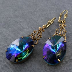 Sadie Green's Curiosity Shop - Vintage Glass Earring