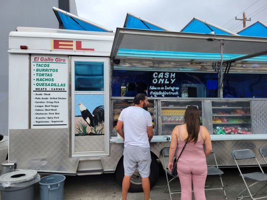 El Gallo Giro Food Truck by null