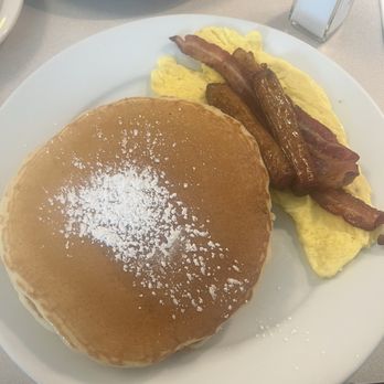 Deluxe Diner - Cafes Near Me - Newark, New Jersey
