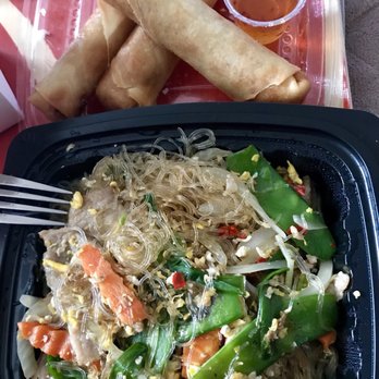 Green Leaf Thai Cuisine - Pad Thai and terrific egg rolls - Thai Near Me - Chicago, Illinois Green Leaf Thai Cuisine - Pad Thai and terrific egg rolls - Thai Near Me - Chicago, Illinois