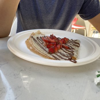 Nutella Cafe - Crepes with strawberries - Desserts Near Me - Chicago, Illinois Nutella Cafe - Crepes with strawberries - Desserts Near Me - Chicago, Illinois