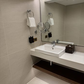 Dusit Thani Manila - Premier Suite (Executive), 1 King Bed - Hotels Near Me - Makati, NCR