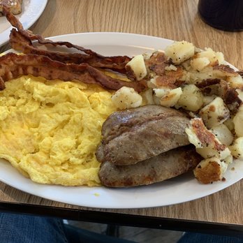 Beach House Restaurant - Big Beach - Breakfast & Brunch Near Me - Finleyville, Pennsylvania
