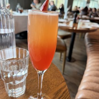 17 River Grille - Strawberry mimosa - American Near Me - Chagrin Falls, Ohio