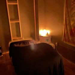 Root Healing Therapy - One of our massage rooms.