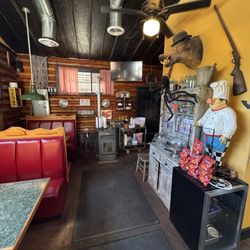 Pig Out Pizza - Very fun pizza joint