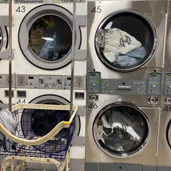 Jets Laundromat - Two different dryers - Laundromat Near Me - San Gabriel, California