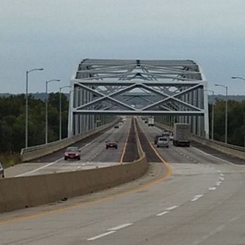 Mark Twain Memorial Bridge - don't stop on the approach to take pictures - Landmarks & Historical Buildings Near Me - Hannibal, Missouri