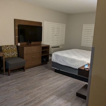 Hotel Aura - Bed and tv area - Hotels Near Me - San Bruno, California Hotel Aura - Bed and tv area - Hotels Near Me - San Bruno, California