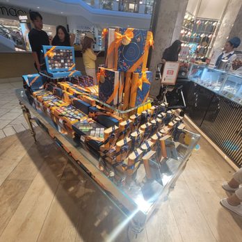 Venchi - Display - Chocolatiers & Shops Near Me - Millburn, New Jersey