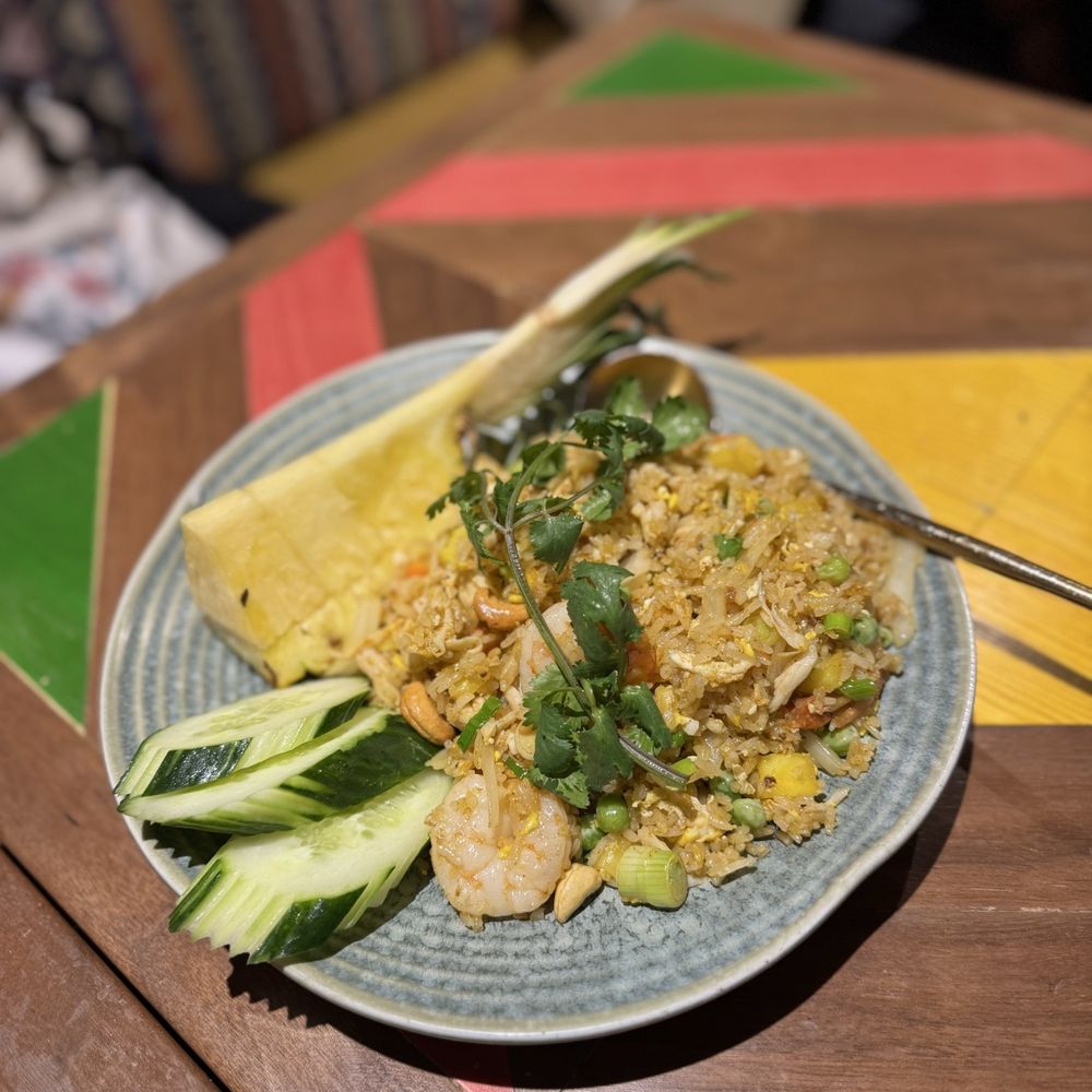 Pii Nong - Pineapple fried rice - Thai Near Me - Toronto, Ontario Pii Nong - Pineapple fried rice - Thai Near Me - Toronto, Ontario