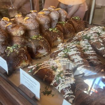 Del Sur Bakery & Cafe - Filipino Near Me - Chicago, Illinois