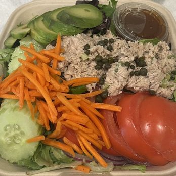 Nomad Cafe - This House Salad with Tuna was Amazing - Coffee & Tea Near Me - Oakland, California