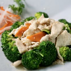 Min’s Bistro Chinese Cuisine - Broccolli Chicken