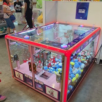 Claw & Kitty - Arcades Near Me - Markham, Ontario