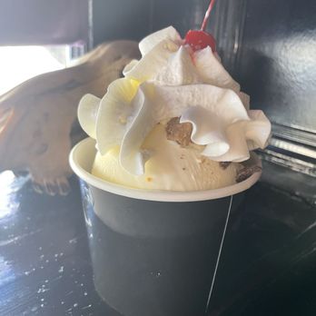 Black Cat Frozen Custard - Vanilla sundae - Coffee & Tea Near Me - Portland, Oregon Black Cat Frozen Custard - Vanilla sundae - Coffee & Tea Near Me - Portland, Oregon